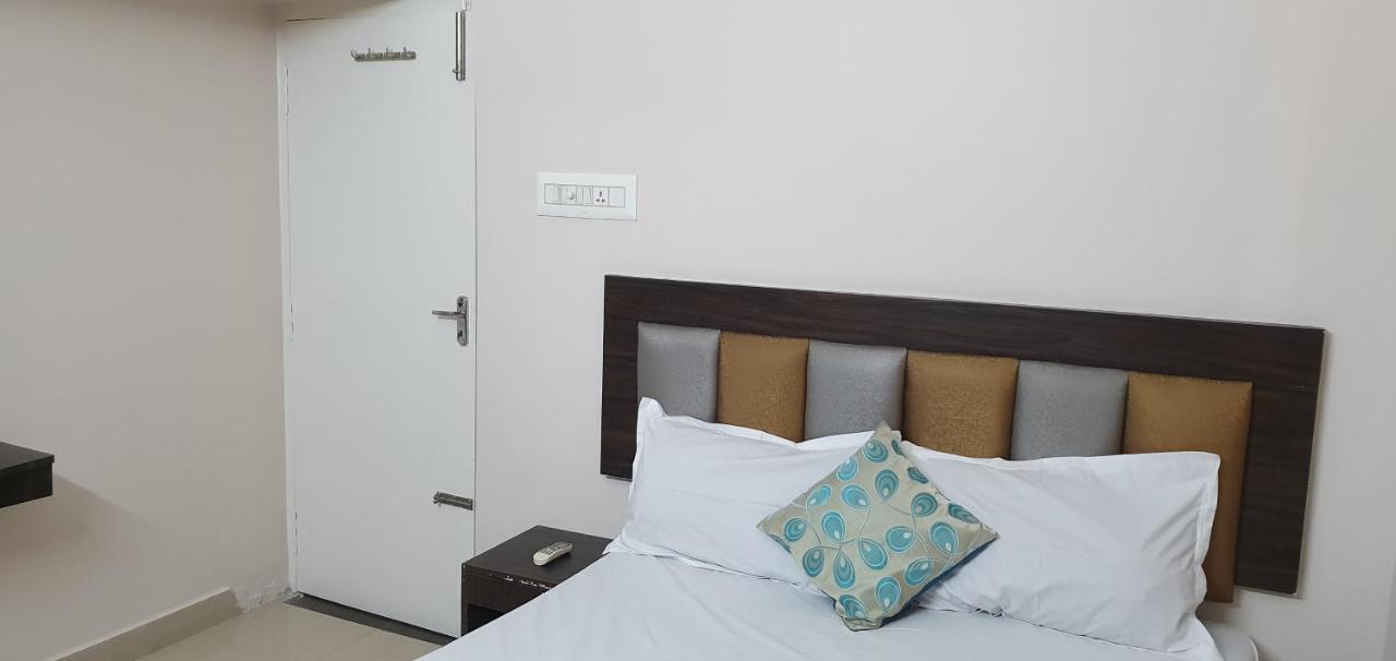 Modern Villa Chennai Exterior photo